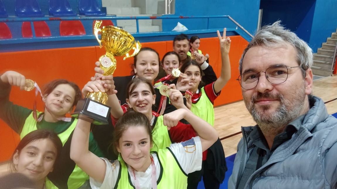 Futsal Küçük Kızlar Takımımız İlçe 1.si oldu.